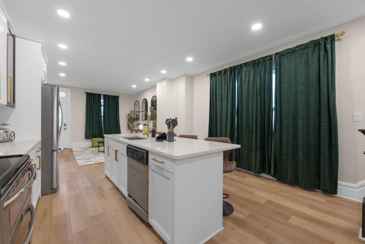 10 Bedrooms Sleeps 28 2 Hot Tubs 1 Min To Fairgrounds Ferienhaus