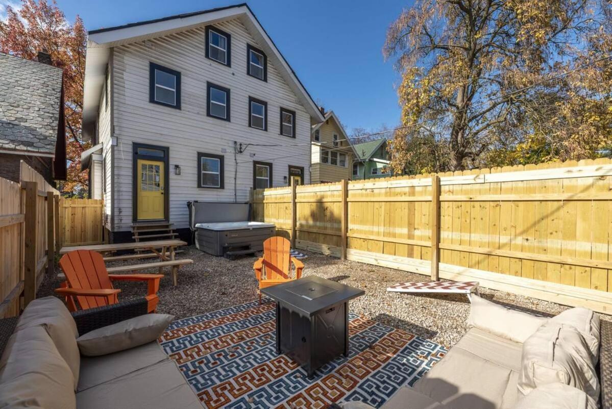 10 Bedrooms Sleeps 28 2 Hot Tubs 1 Min To Fairgrounds Ferienhaus